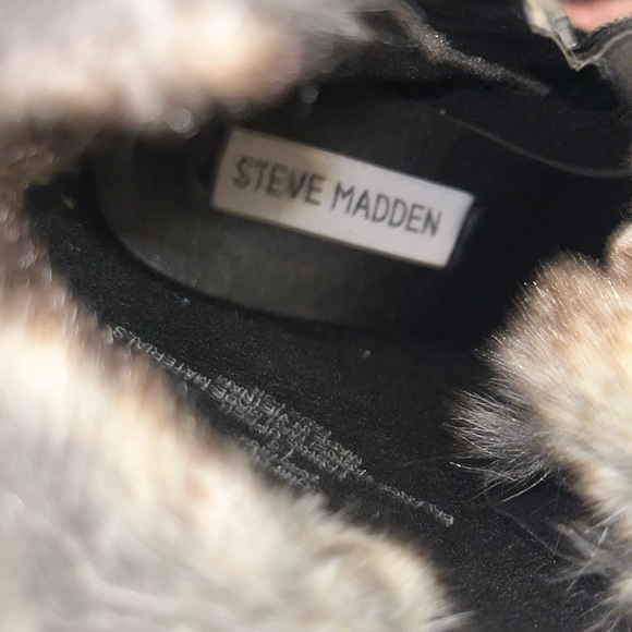 Steve Madden Black Booties With Faux Fur Ankle & Chunky Soles Distressed Look - Picture 7 of 10